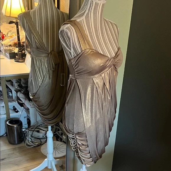 Twenty One, Shiny Gold One Shoulder Dress, size large - Picture 5 of 7